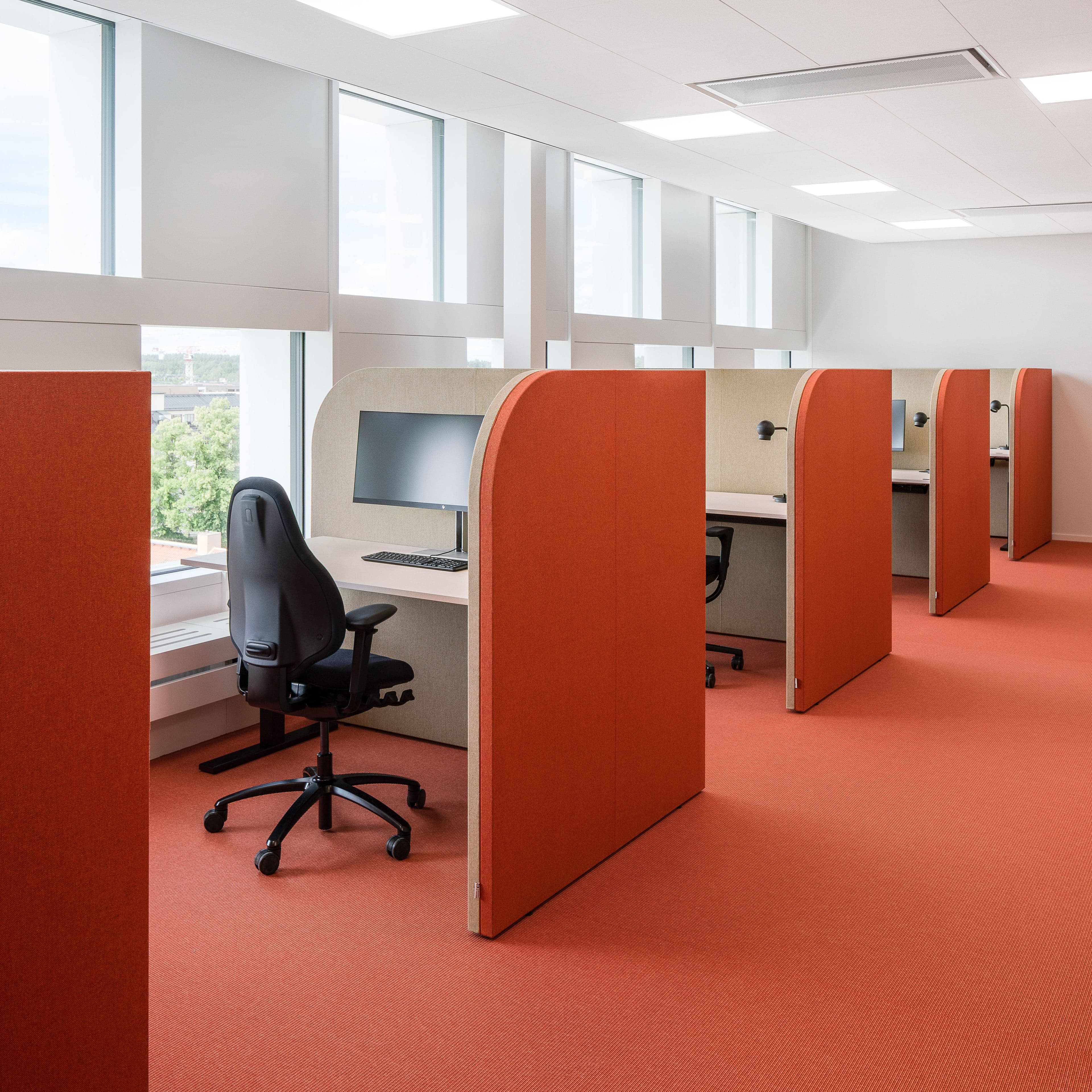 Image of work stations at Campus Eskilstuna at Mälardalen University.