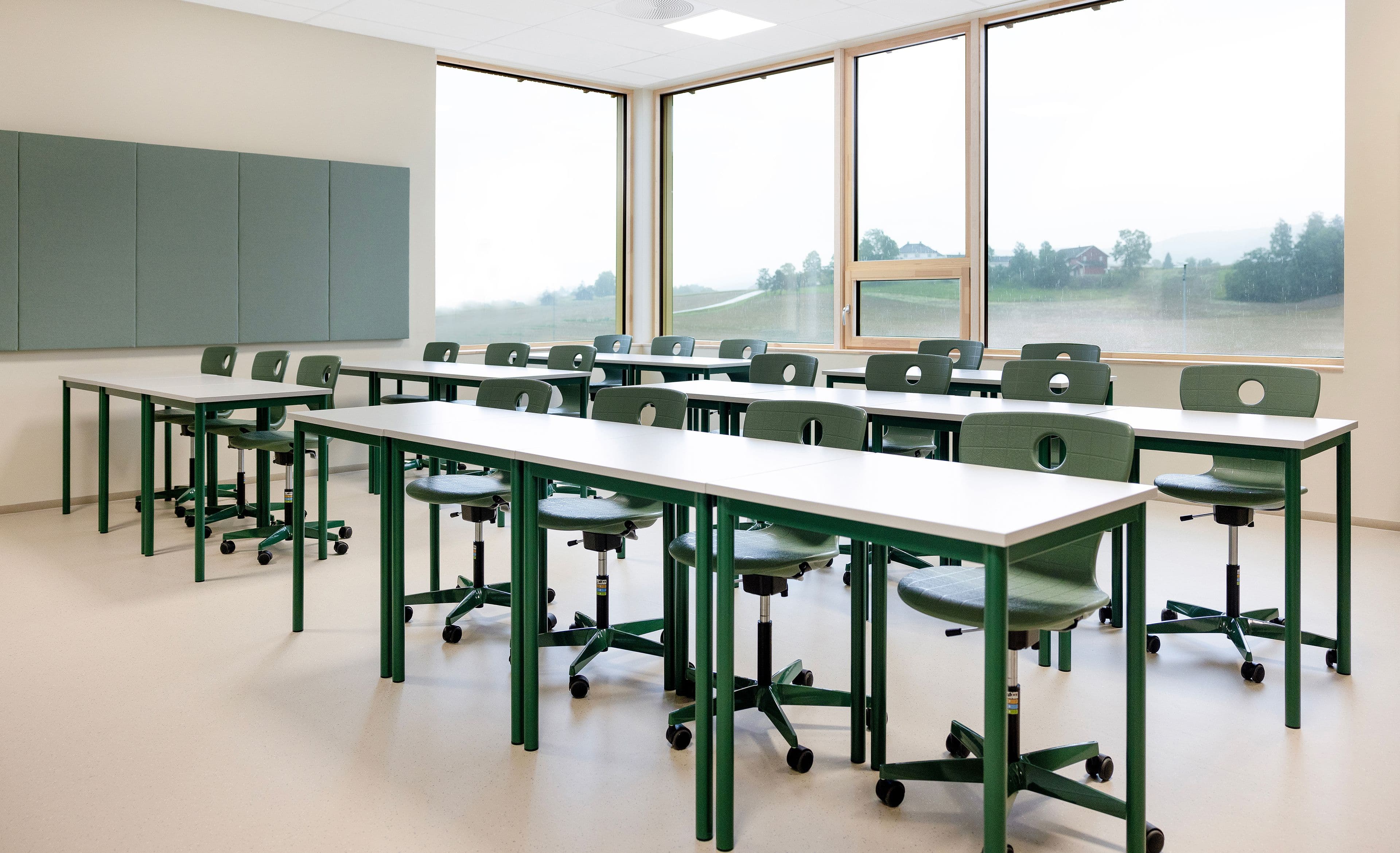 Image of a classroom at Klokkerjordet School in Sande.