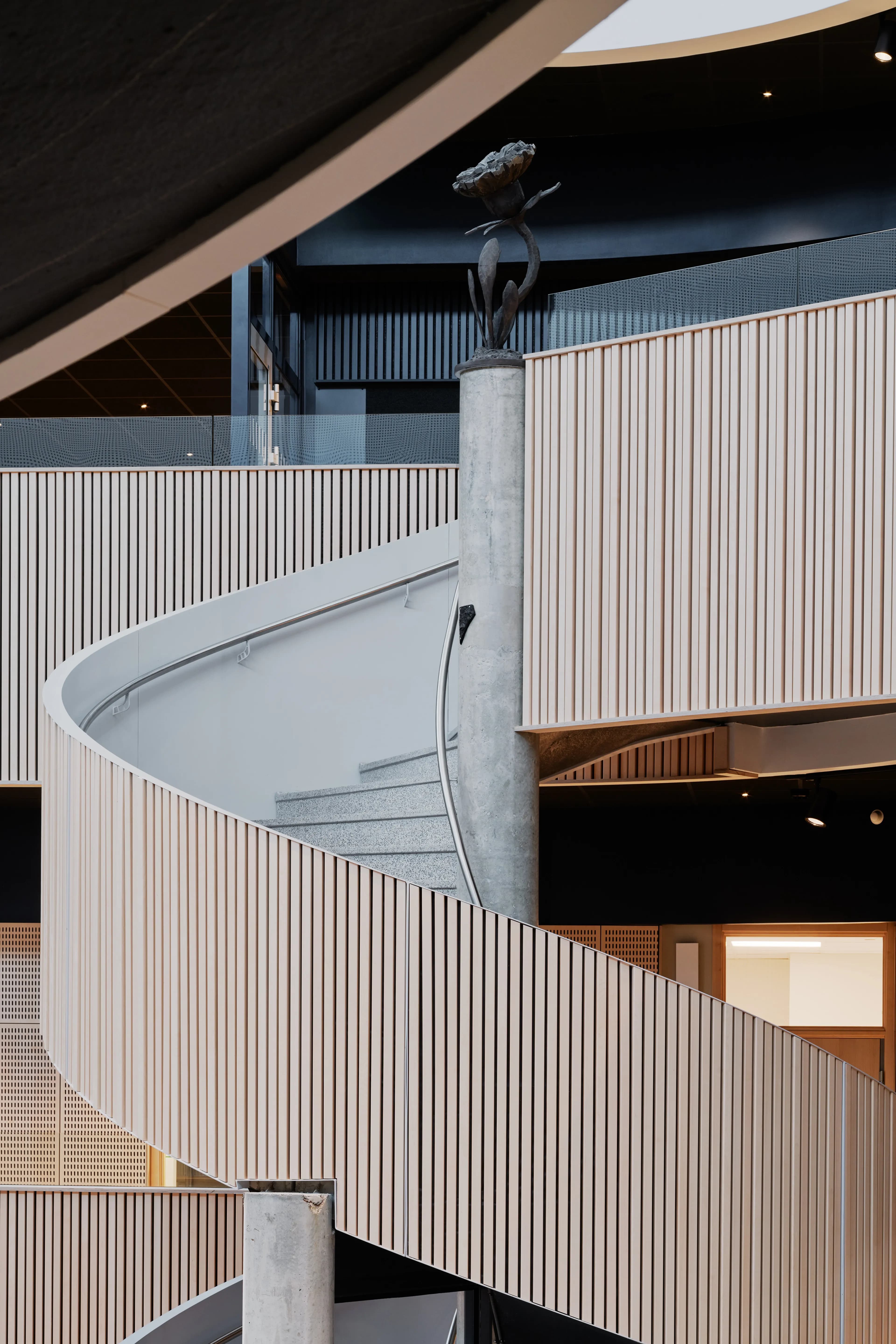 Image of the atrium at Lundby School in Gothenburg.