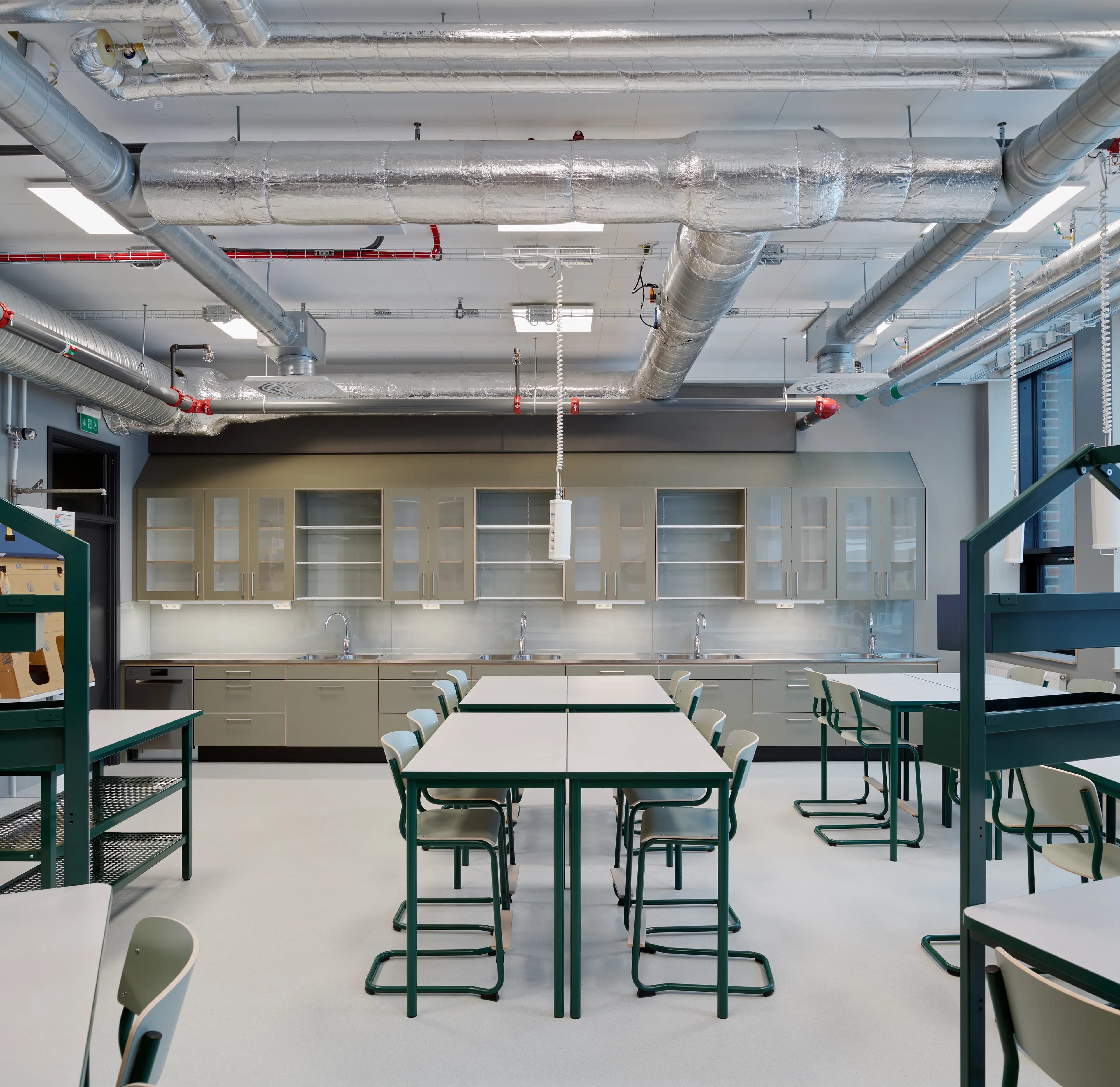 Image of a science classroom at Lundby School in Gothenburg.