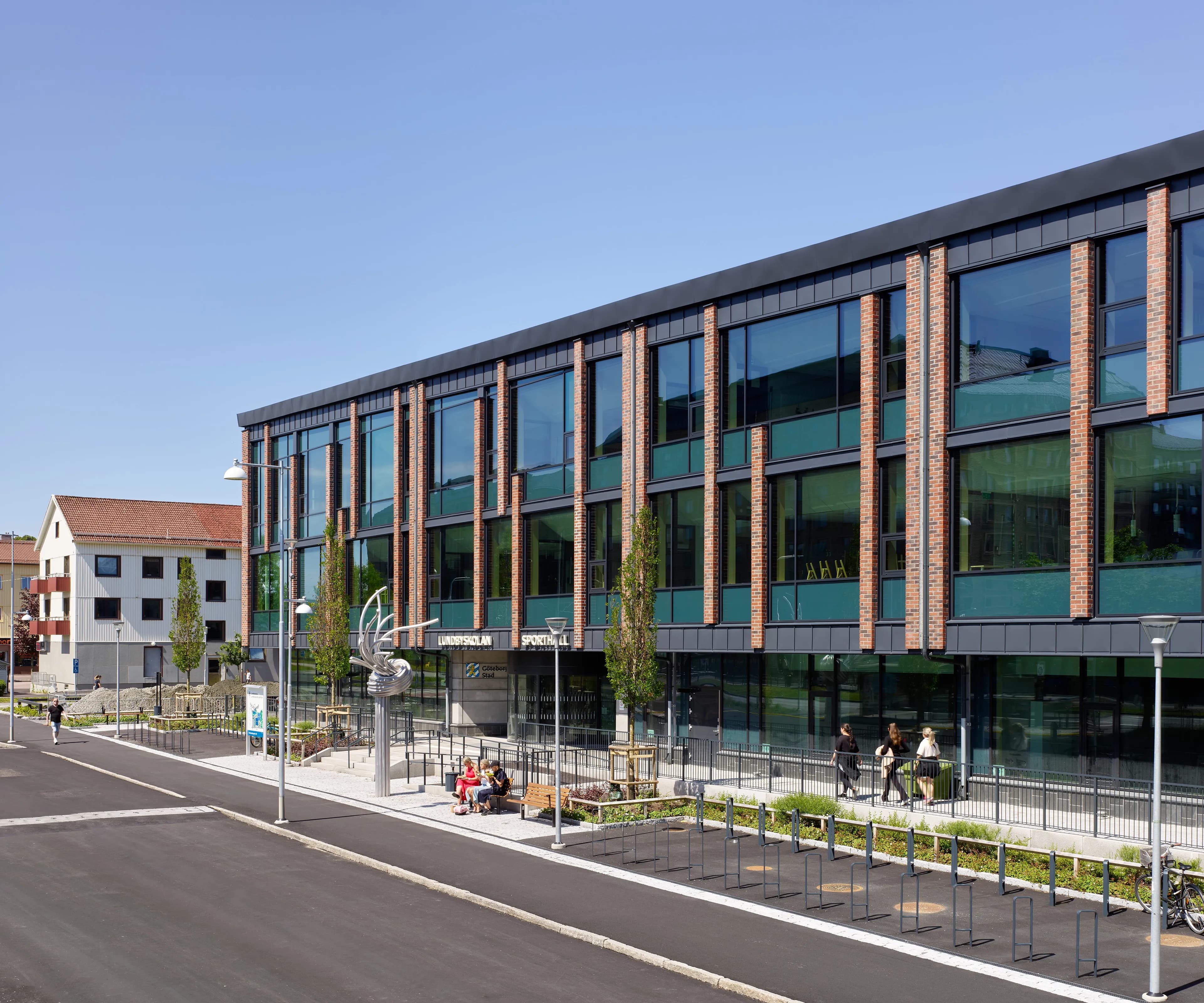 Image of the exterior of Lundby School in Gothenburg.