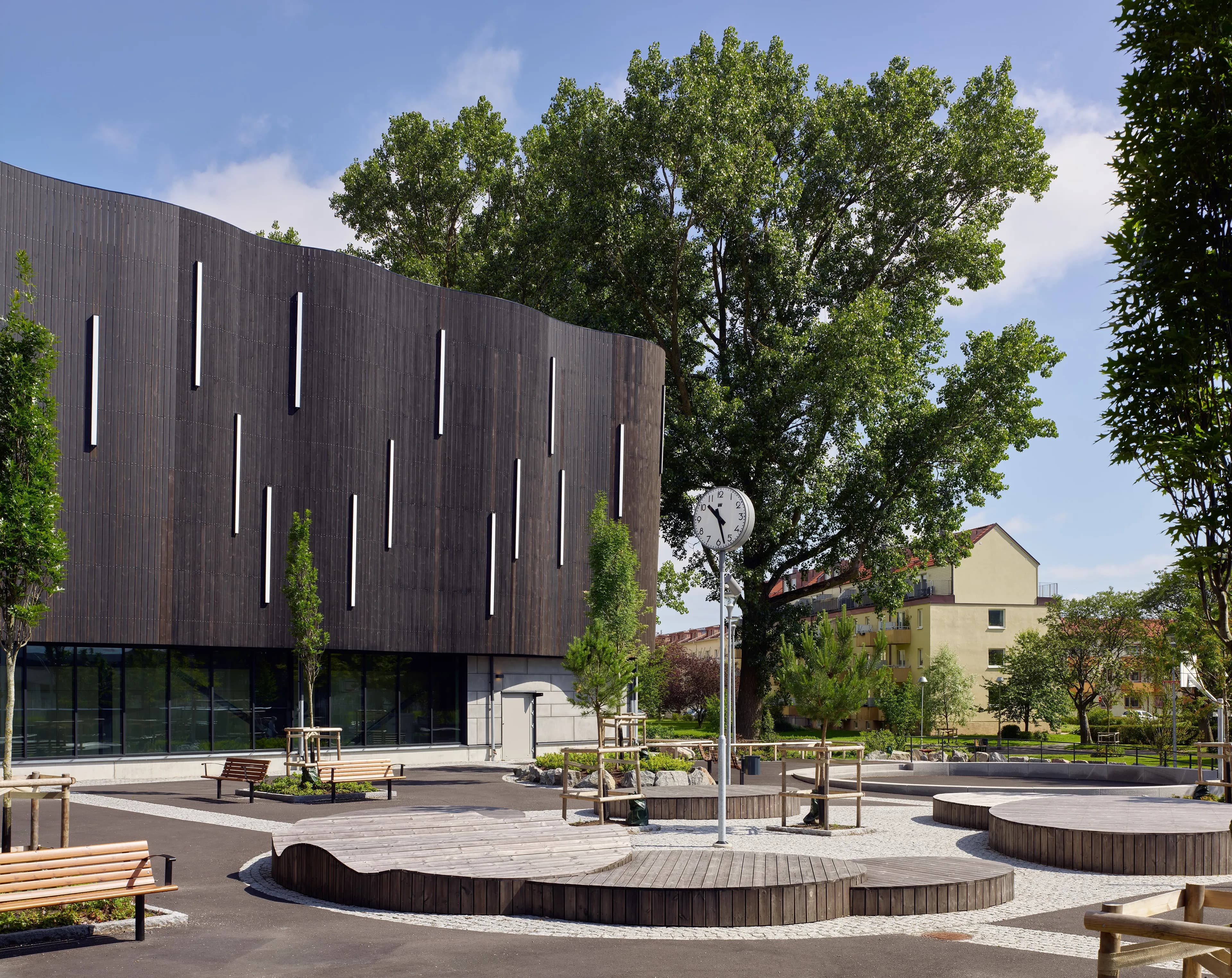 Image of the exterior of Lundby School in Gothenburg.
