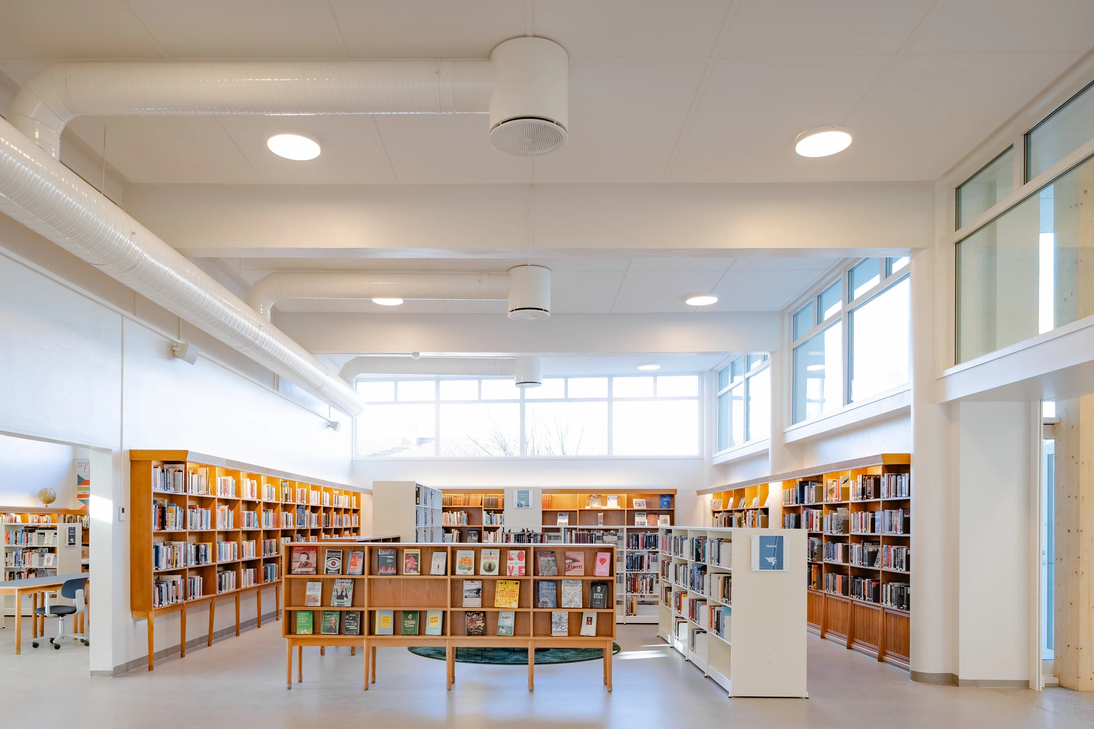 Image of the interior of Sarpsborg Library.
