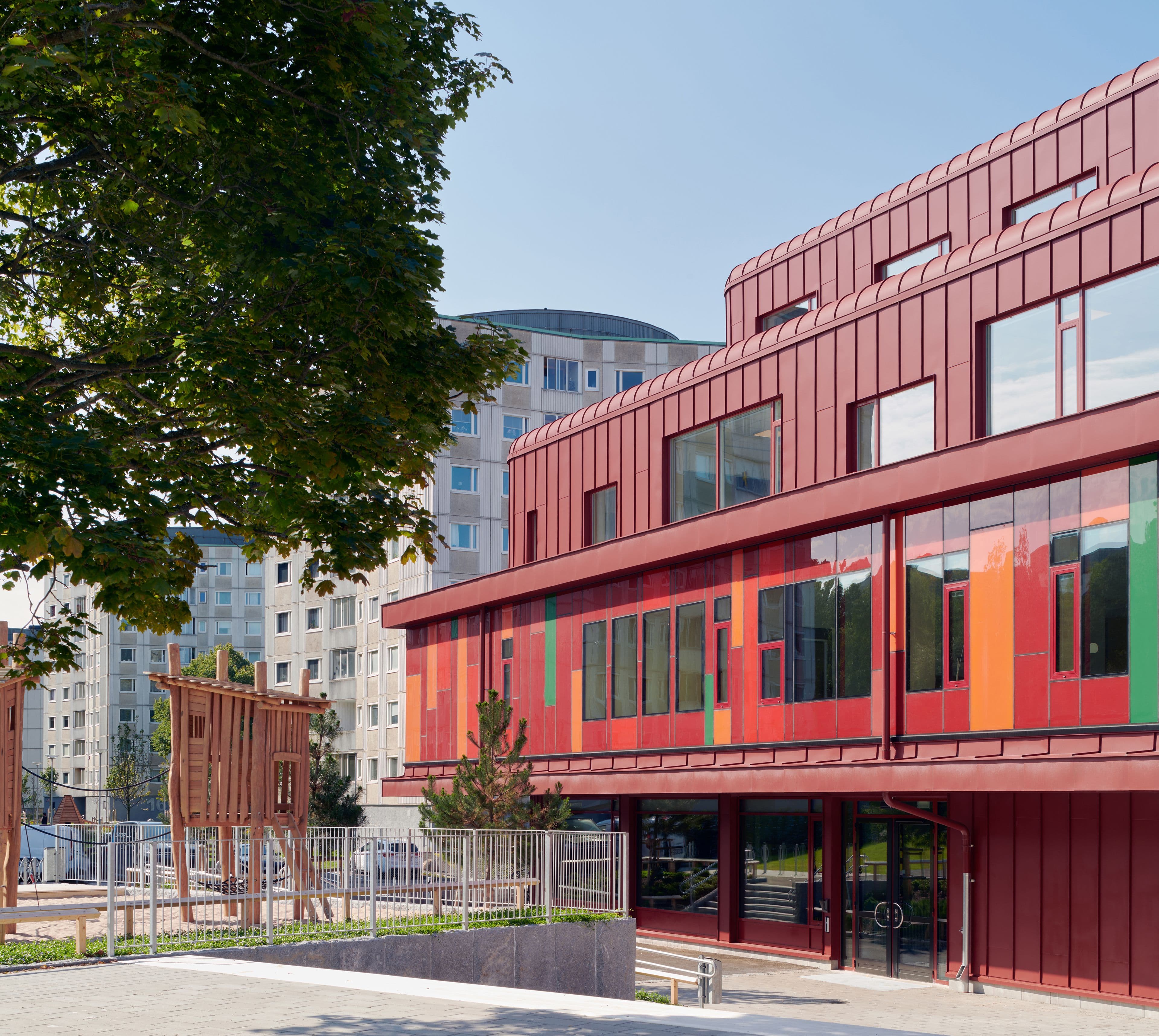 Image of Slottsbergs School in Gothenburg.
